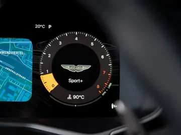 Aston Martin DBX S   Magneto Bronz