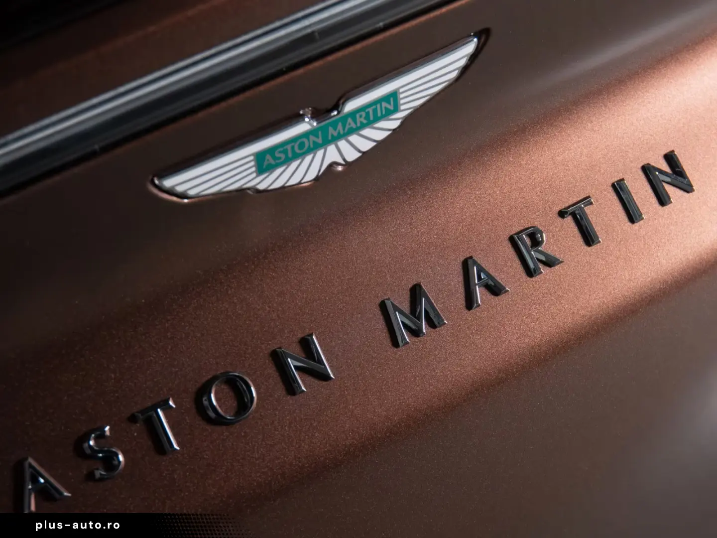 Aston Martin DBX S   Magneto Bronz