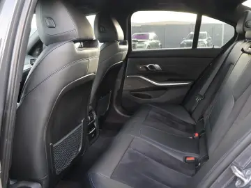 BMW 320 d xDrive Lim. M Sport -Standhzg-ACC-LED-DAB