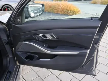 BMW 320 d xDrive Lim. M Sport -Standhzg-ACC-LED-DAB