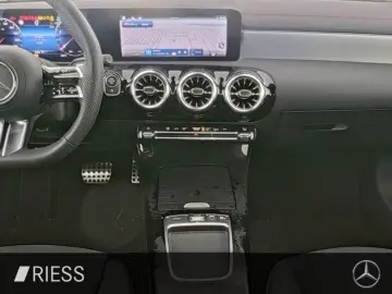 MERCEDES-BENZ CLA 200 Cp AMG Sport LED MBUX W-Paket Keyless