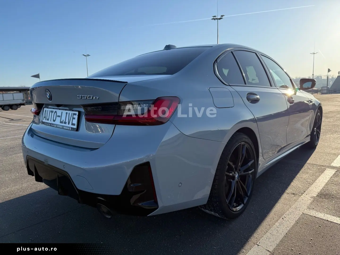 BMW 330e SAG M PAKET CURVED HEAP UP KAMER LASER H&K!