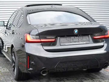 BMW 320d xDrive M Sport SCHIEBEDACH H&K KAM AHK HUD