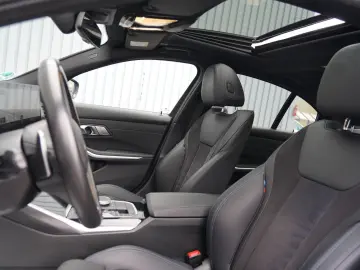 BMW 320d xDrive M Sport SCHIEBEDACH H&K KAM AHK HUD