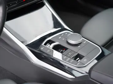 BMW 320d xDrive M Sport SCHIEBEDACH H&K KAM AHK HUD