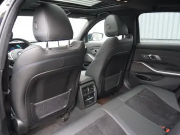 BMW 320d xDrive M Sport SCHIEBEDACH H&K KAM AHK HUD