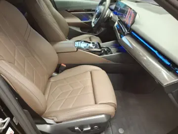 BMW 520d Navi Tempom.aktiv Bluetooth PDC HeadUp