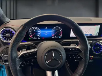 MERCEDES-BENZ CLA 200 AMG  SHZ KAMERA PDC  MBUX LED AMBIENTE