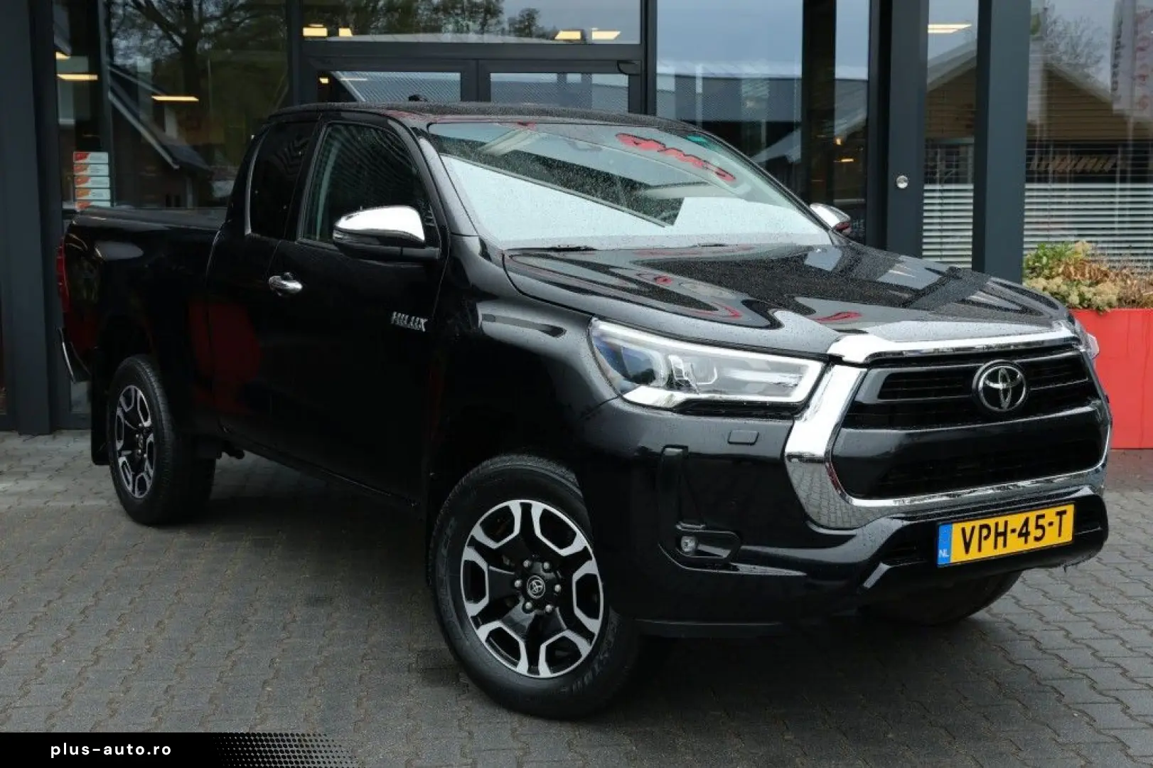 TOYOTA Hilux 2.4 D-4D X-TRA CAB COMFORT 4WD VAN