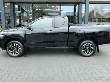 TOYOTA Hilux 2.4 D-4D X-TRA CAB COMFORT 4WD VAN