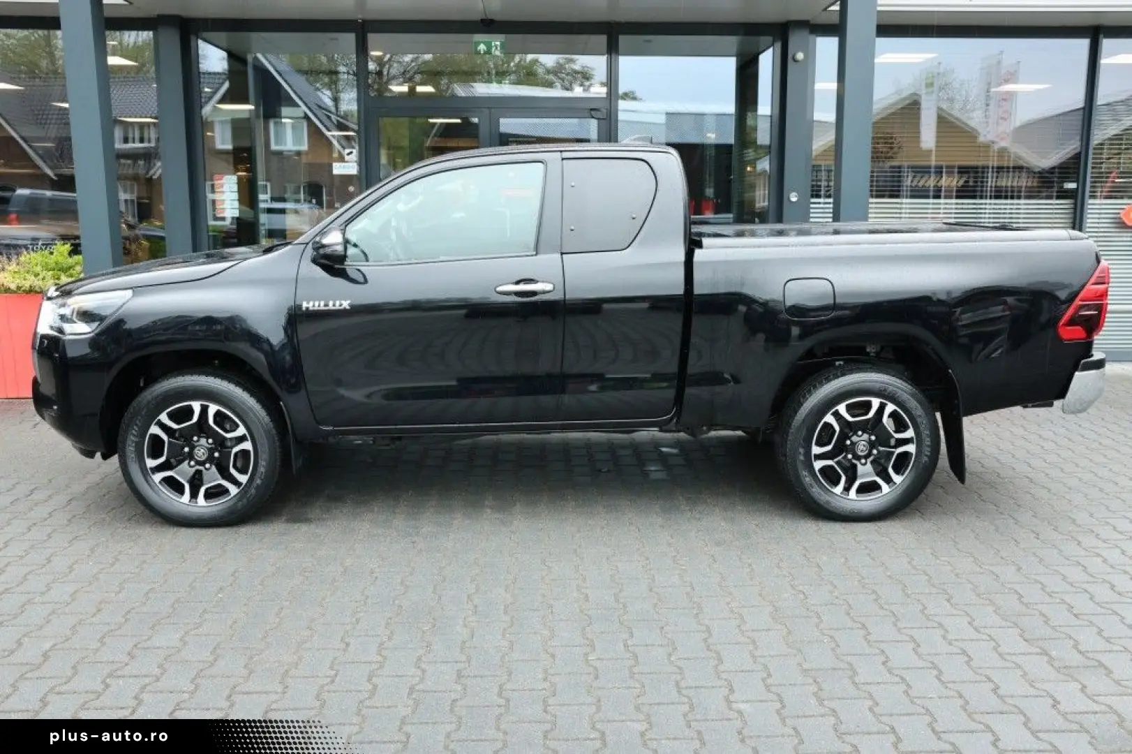 TOYOTA Hilux 2.4 D-4D X-TRA CAB COMFORT 4WD VAN