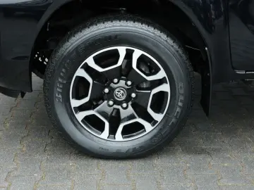 TOYOTA Hilux 2.4 D-4D X-TRA CAB COMFORT 4WD VAN