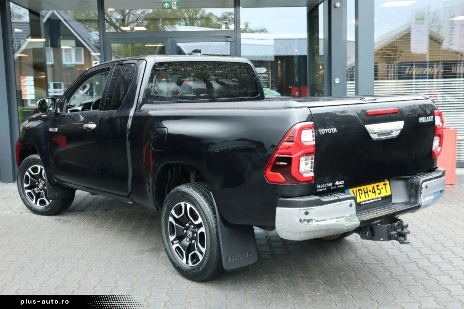 TOYOTA Hilux 2.4 D-4D X-TRA CAB COMFORT 4WD VAN