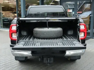 TOYOTA Hilux 2.4 D-4D X-TRA CAB COMFORT 4WD VAN