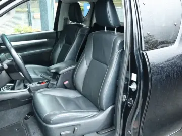 TOYOTA Hilux 2.4 D-4D X-TRA CAB COMFORT 4WD VAN