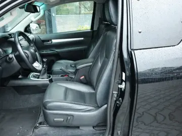 TOYOTA Hilux 2.4 D-4D X-TRA CAB COMFORT 4WD VAN