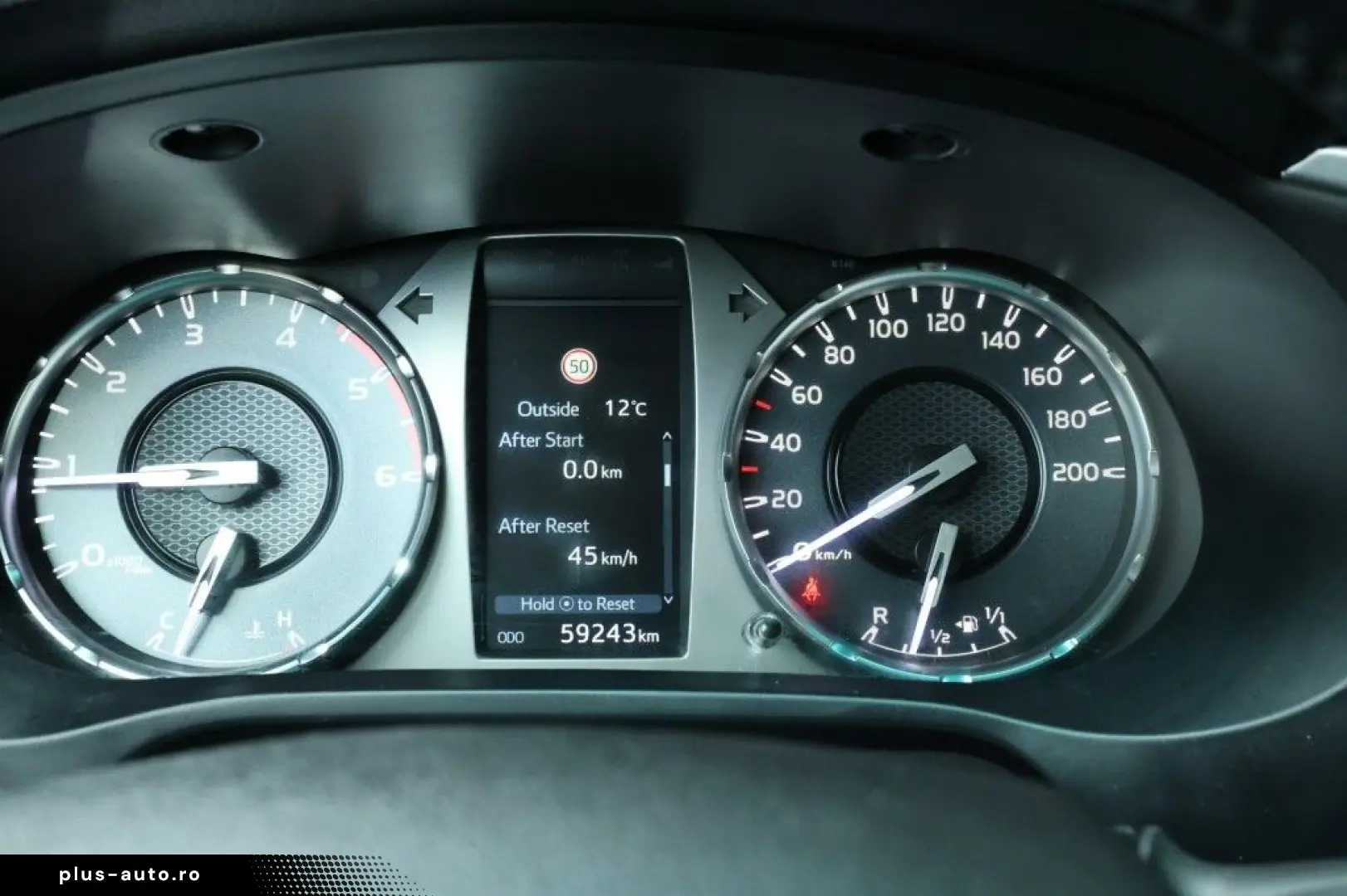 TOYOTA Hilux 2.4 D-4D X-TRA CAB COMFORT 4WD VAN