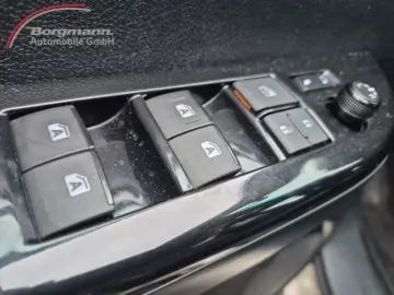 TOYOTA Hilux Double Cab Invincible 4x4 2.8 D-4D EU6d  L