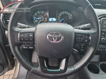 TOYOTA Hilux Double Cab Invincible 4x4 2.8 D-4D EU6d  L