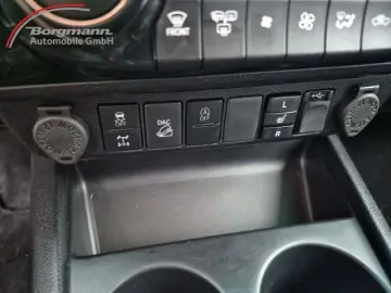 TOYOTA Hilux Double Cab Invincible 4x4 2.8 D-4D EU6d  L