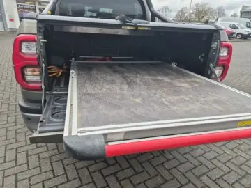 TOYOTA Hilux Double Cab Invincible 4x4 2.8 D-4D EU6d  L