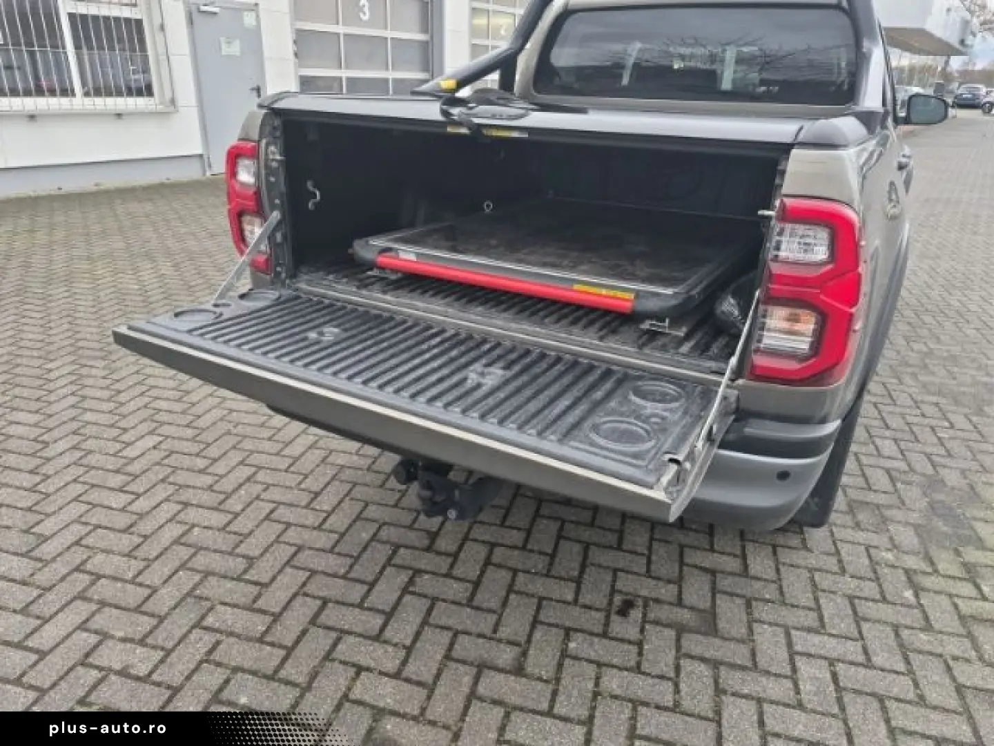 TOYOTA Hilux Double Cab Invincible 4x4 2.8 D-4D EU6d  L