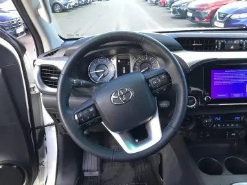 TOYOTA Hilux Double Cab 2 4 D-4D Comfort 4x4