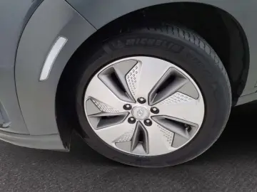 Hyundai Kona EV Premium 64 kWh