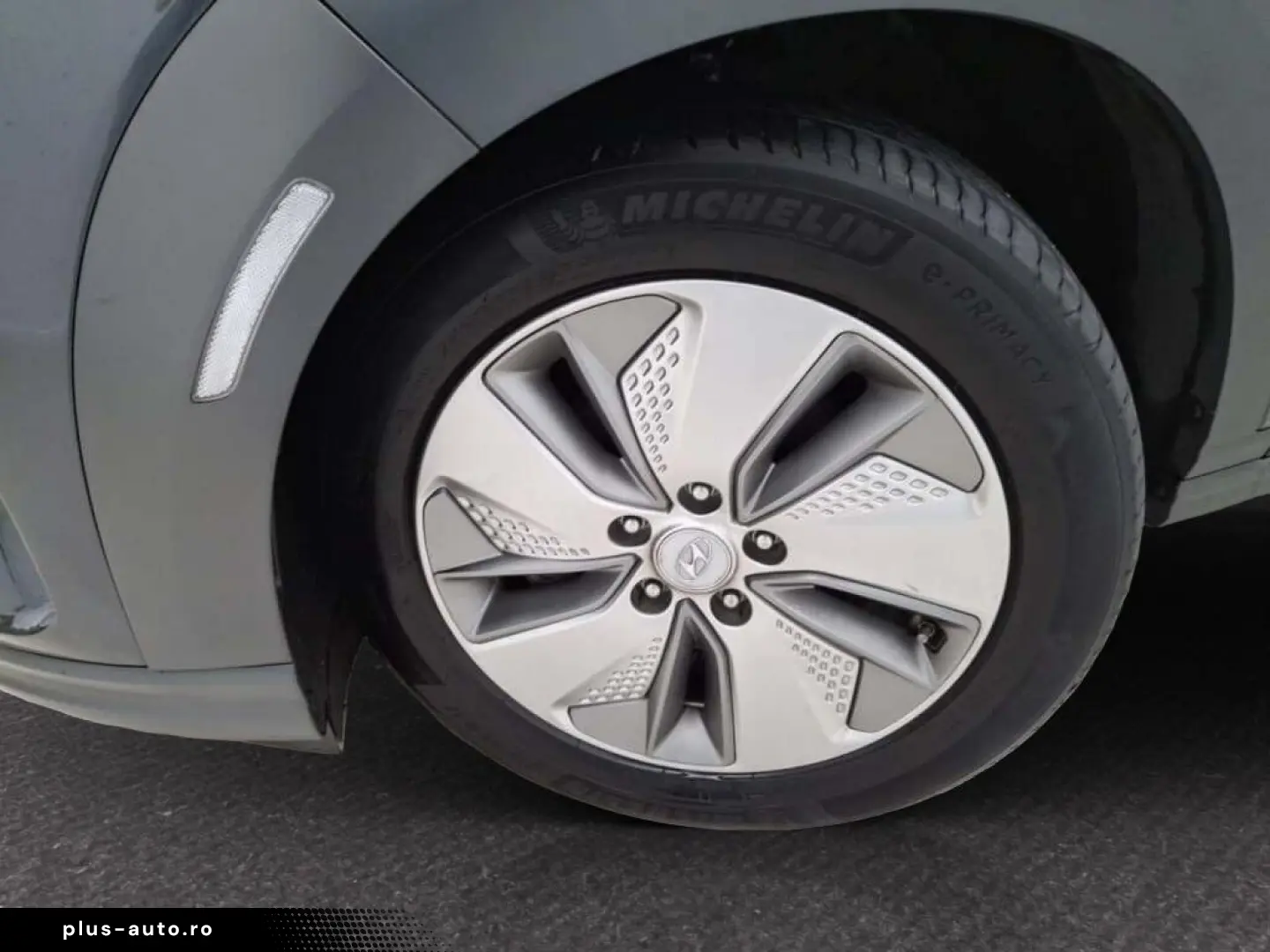 Hyundai Kona EV Premium 64 kWh