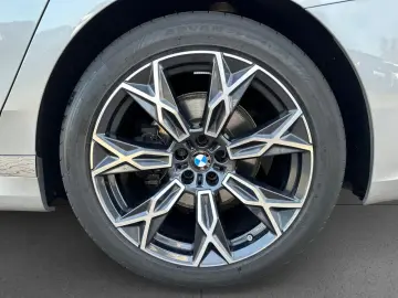 BMW 740d xDr HUD St Go 360  AHK Iconic Stdhz