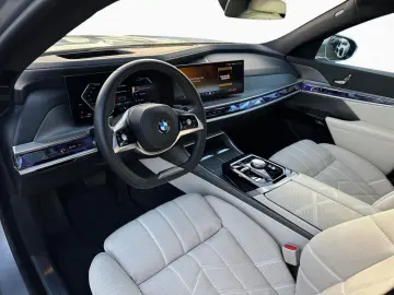 BMW 740d xDr HUD St Go 360  AHK Iconic Stdhz