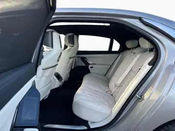 BMW 740d xDr HUD St Go 360  AHK Iconic Stdhz