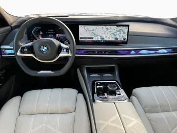 BMW 740d xDr HUD St Go 360  AHK Iconic Stdhz