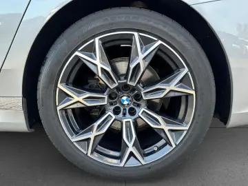 BMW 740d xDr HUD St Go 360  AHK Iconic Stdhz