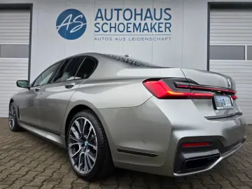 BMW 730d xDrive M Sport NAPPA 20``SHD St.Hzg.360 HUD