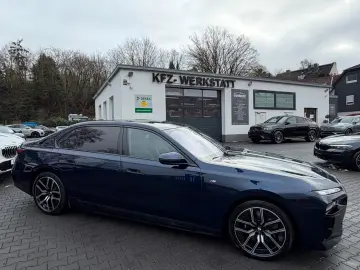 BMW 750 e xDrive DVD im fond - M Sportpaket