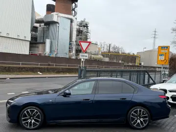 BMW 750 e xDrive DVD im fond - M Sportpaket