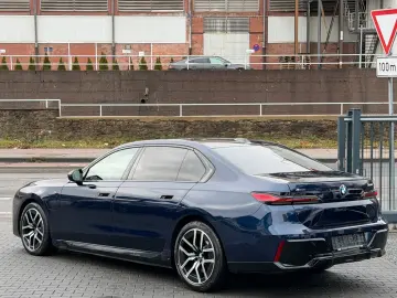 BMW 750 e xDrive DVD im fond - M Sportpaket