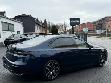 BMW 750 e xDrive DVD im fond - M Sportpaket