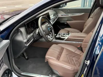 BMW 750 e xDrive DVD im fond - M Sportpaket