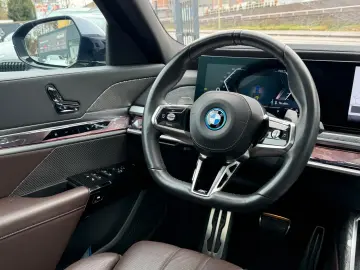 BMW 750 e xDrive DVD im fond - M Sportpaket