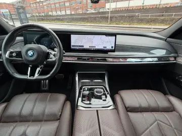 BMW 750 e xDrive DVD im fond - M Sportpaket