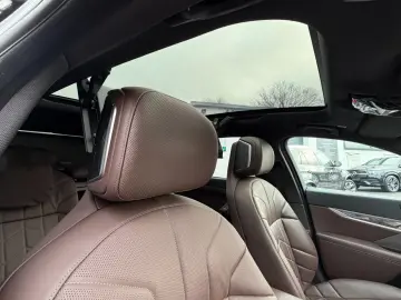 BMW 750 e xDrive DVD im fond - M Sportpaket