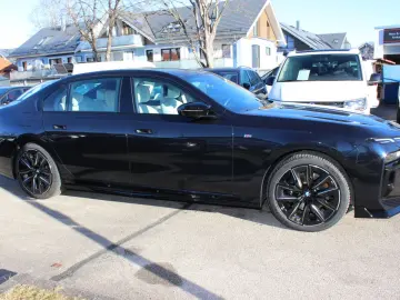 BMW 740 d xDrive M Sport  TV Spate Interior Bej