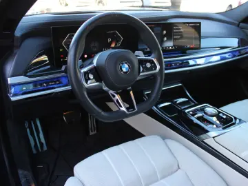 BMW 740 d xDrive M Sport  TV Spate Interior Bej