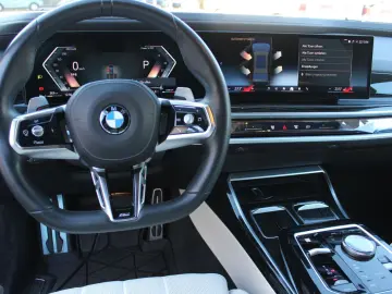 BMW 740 d xDrive M Sport  TV Spate Interior Bej