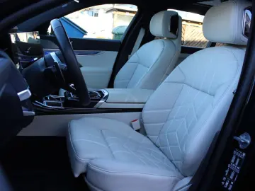 BMW 740 d xDrive M Sport  TV Spate Interior Bej