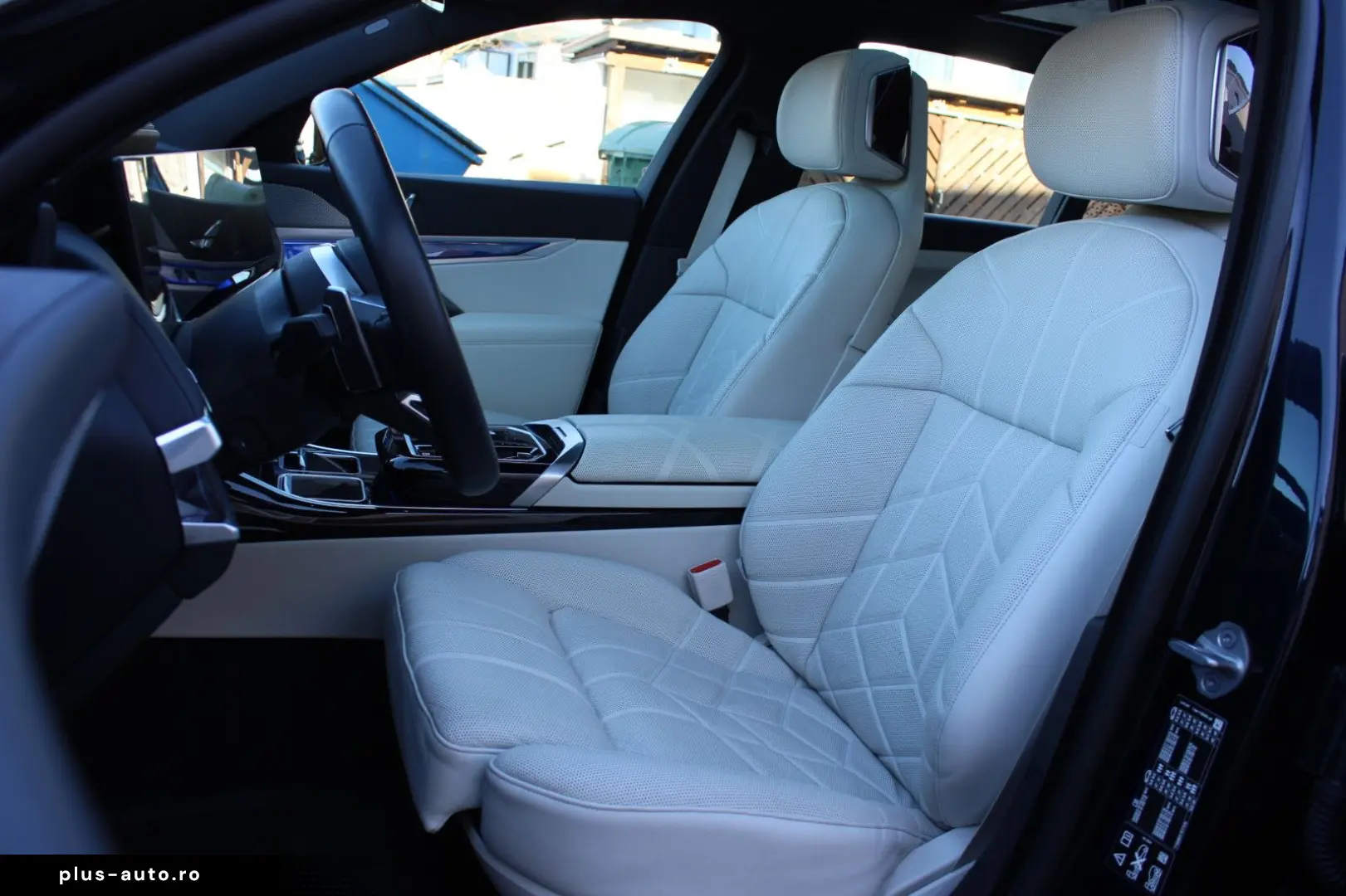 BMW 740 d xDrive M Sport  TV Spate Interior Bej