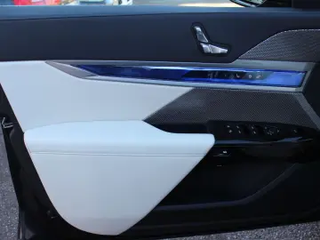 BMW 740 d xDrive M Sport  TV Spate Interior Bej