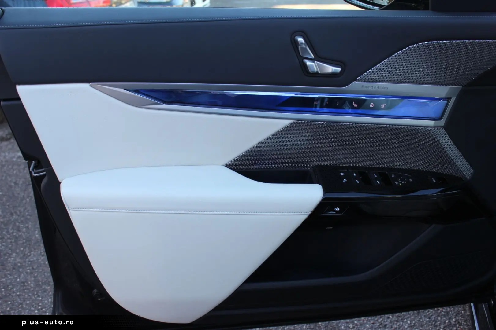 BMW 740 d xDrive M Sport  TV Spate Interior Bej